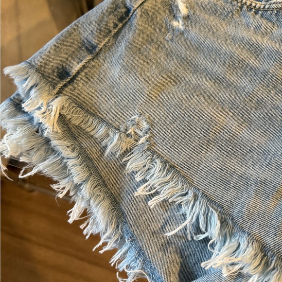 - AGOLDE Parker Shorts. Like NEW! - Picture 12 of 15